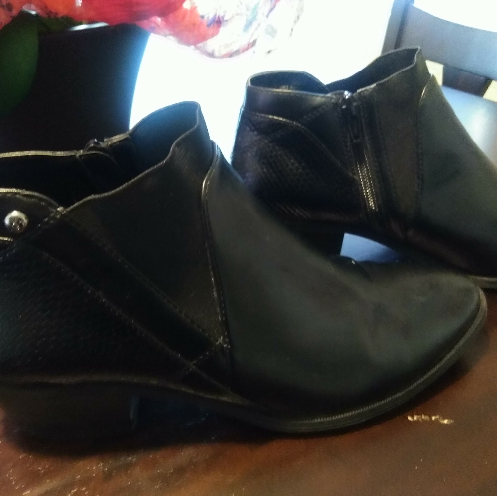 Vera Wang Ankle Boots
